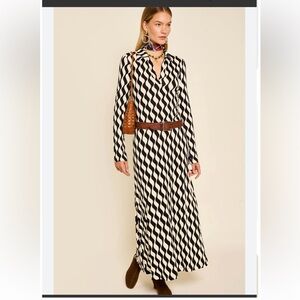 NWOT retail $228 size 6 RIXO Tillie Jersey midi dress with mono wave print.